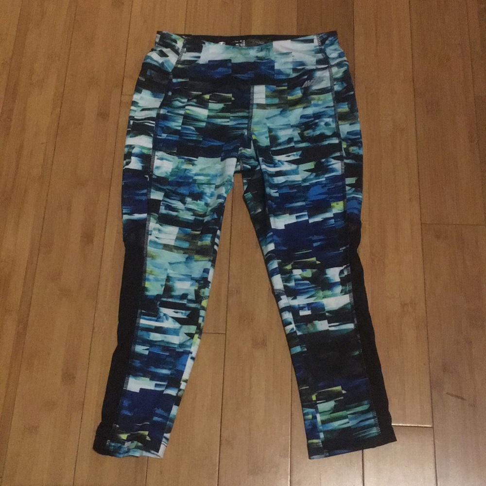 Avia legging with mesh sides